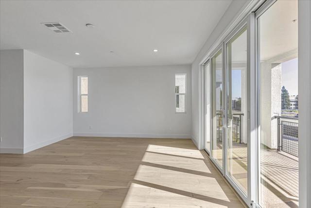 1005 Sinopia Terrace, San Ramon CA: https://media.crmls.org/mediaz/c2e3d41c-0652-4e2b-8a99-b4242135ad04.jpg