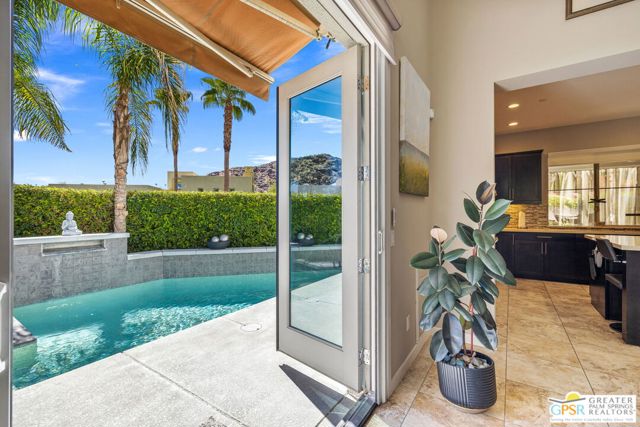 2985 Searchlight Lane, Palm Springs CA: https://media.crmls.org/mediaz/c2e3d524-c545-4024-8efe-5d55e6e86e17.jpg