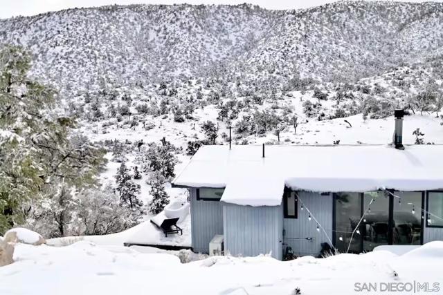 48311 Burns Canyon Rd, Pioneertown CA: https://media.crmls.org/mediaz/c2e3da86-03e1-49ce-86cf-123f25036973.jpg