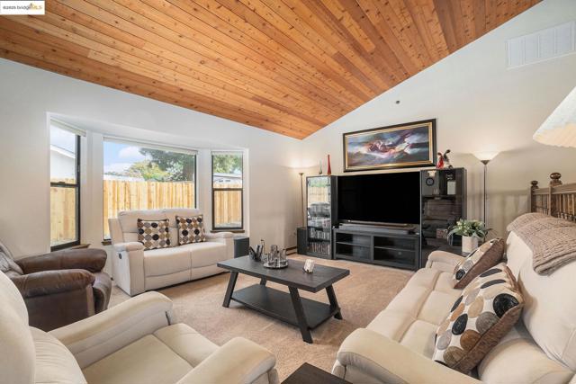 3622 Delancey Ln, Concord CA: https://media.crmls.org/mediaz/c2e40036-dd46-4df9-8daa-74a8ff9ea531.jpg