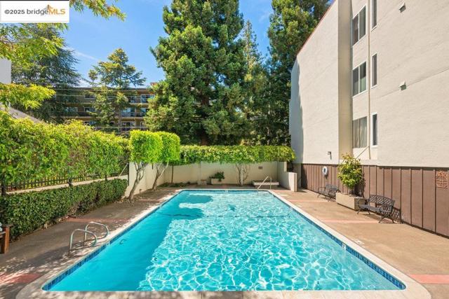 250 Whitmore St, Oakland CA: https://media.crmls.org/mediaz/c2e41225-d810-4ebb-8010-975d54120de6.jpg