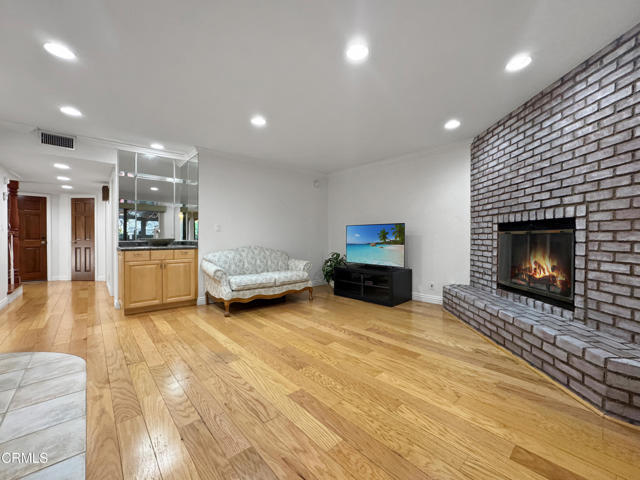 Detail Gallery Image 11 of 51 For 2307 Dorothy St, La Crescenta,  CA 91214 - 4 Beds | 3 Baths