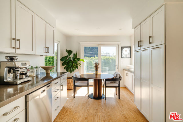 2261 Vasanta Way, Los Angeles CA: https://media.crmls.org/mediaz/c2e479ca-900d-48b6-bf35-55e9f504d3bc.jpg