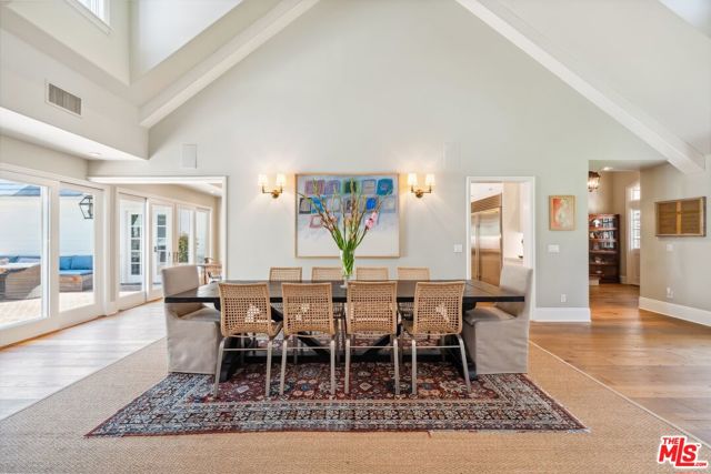 4714 Balboa Avenue, Encino CA: https://media.crmls.org/mediaz/c2e4e6c2-383a-4a20-9bea-f32f60d587de.jpg