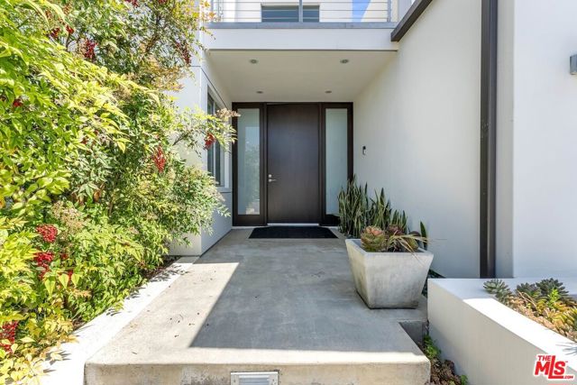 15514 CASIANO Court, Los Angeles CA: https://media.crmls.org/mediaz/c2e54783-e49e-4b07-8499-888d743a78b6.jpg