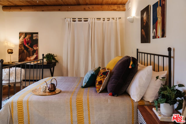 2865 Marquette Drive, Topanga CA: https://media.crmls.org/mediaz/c2e5d110-c5d6-4a3a-b80f-ef6cdc314b05.jpg