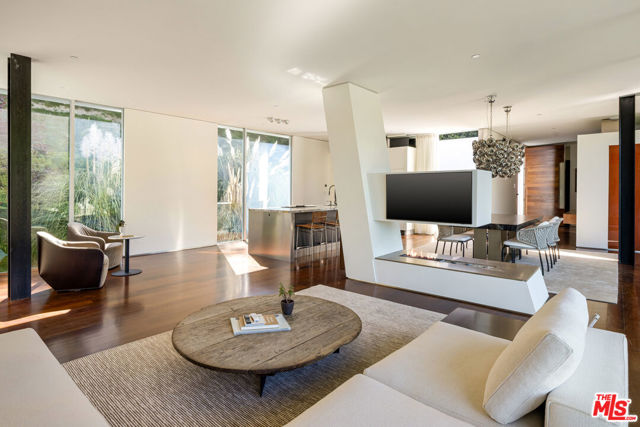 9727 Oak Pass Road, Beverly Hills CA: https://media.crmls.org/mediaz/c2e6155b-5683-4d42-8390-046c7ba82224.jpg