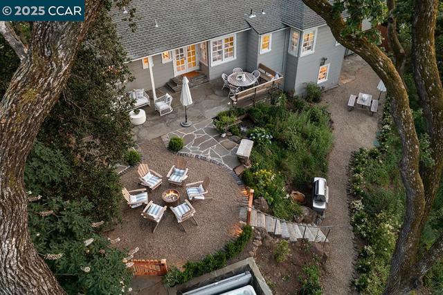 72 Davis Rd, Orinda CA: https://media.crmls.org/mediaz/c2e67772-62ee-4d7a-a824-255c4d9a054b.jpg