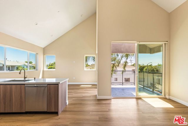4905 1/2 W St. Elmo Drive, Los Angeles CA: https://media.crmls.org/mediaz/c2e6a1a1-1555-4454-b0eb-72a3e39850e0.jpg
