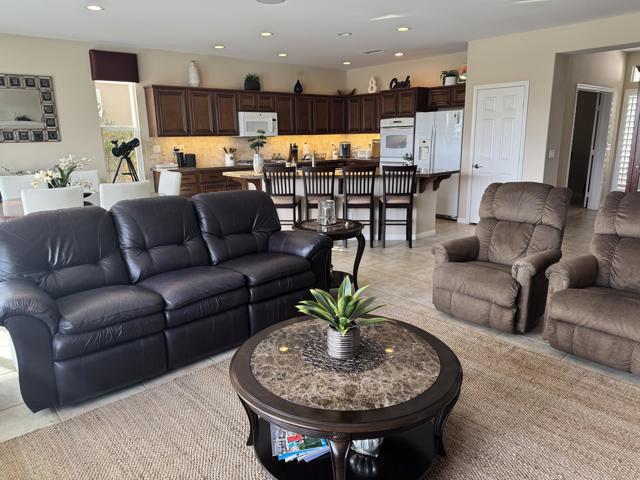 61722 Topaz Drive, La Quinta CA: https://media.crmls.org/mediaz/c2e708b9-4954-49bc-b341-015e437e523f.jpg
