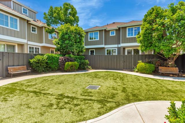 1601 Kentfield Avenue, Redwood City CA: https://media.crmls.org/mediaz/c2e7e9d1-0514-48fc-a064-55172601341a.jpg