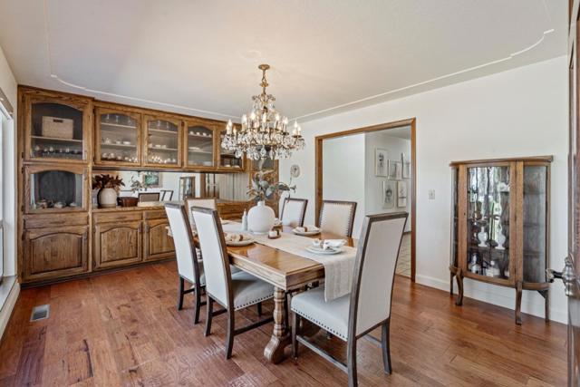 35 Rays Circle, Hollister CA: https://media.crmls.org/mediaz/c2e80b66-de70-4a8b-8d6a-3a7ef7f45389.jpg