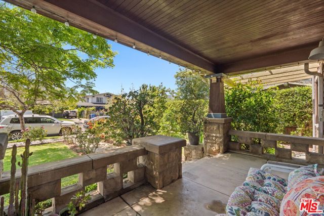 1654 5th Avenue, Los Angeles CA: https://media.crmls.org/mediaz/c2e82094-fc89-417e-b261-2c382ed2e562.jpg