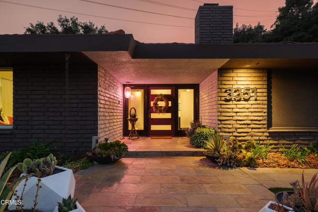 3351 Country Club Drive, Glendale CA: https://media.crmls.org/mediaz/c2e87691-9cbd-4f7d-8f47-6b8085452719.jpg