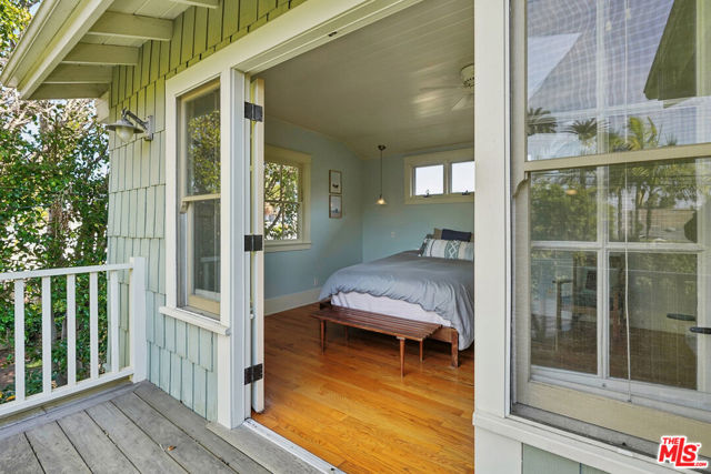 813 Crestmoore Place, Venice CA: https://media.crmls.org/mediaz/c2e90a1c-ea2a-4540-a51e-f558f3baf999.jpg