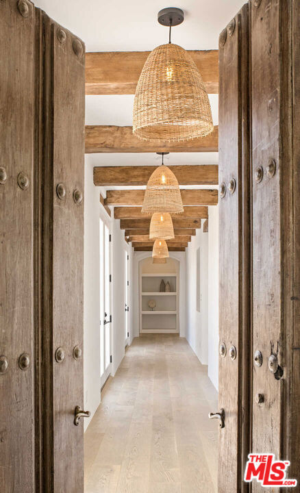 27405 Pacific Coast Highway, Malibu CA: https://media.crmls.org/mediaz/c2e916d7-99d3-4aa5-ab80-a178ee4cc99b.jpg