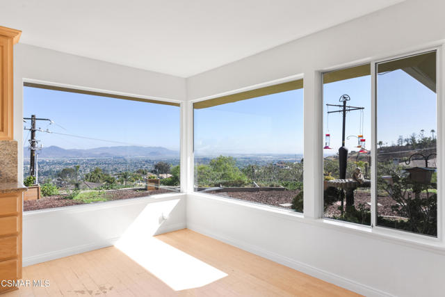 1140 San Clemente Way, Camarillo CA: https://media.crmls.org/mediaz/c2ea34c9-028b-4cc9-9589-67c1f370210e.jpg