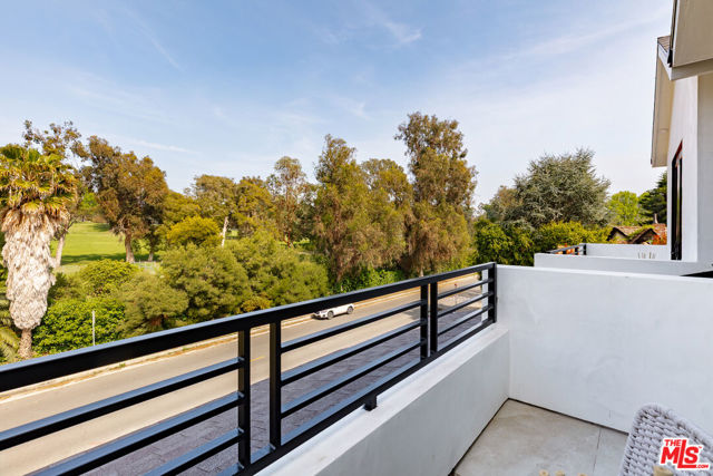 2565 Patricia Avenue, Los Angeles CA: https://media.crmls.org/mediaz/c2ea48c6-d315-43cb-8c3b-f6baac5e583b.jpg