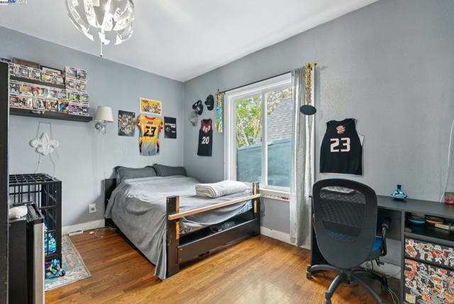 1706 Fairview St, Berkeley CA: https://media.crmls.org/mediaz/c2eb8341-46da-44a3-923f-35bdd8d6b78e.jpg