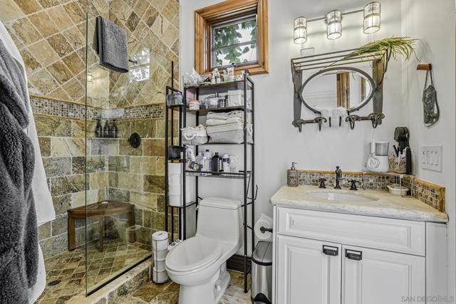 15823 The River Trail, Rancho Santa Fe CA: https://media.crmls.org/mediaz/c2ebb766-9f45-4809-8588-373c75007443.jpg