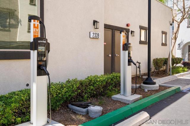 2445 Verano Way, Vista CA: https://media.crmls.org/mediaz/c2ebc06b-54d2-4d0f-911d-5eb3d1e57fc9.jpg
