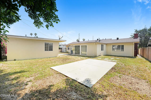 2391 Heather Street, Simi Valley CA: https://media.crmls.org/mediaz/c2ed19ed-8811-4927-8dcc-9c8094d0720e.jpg