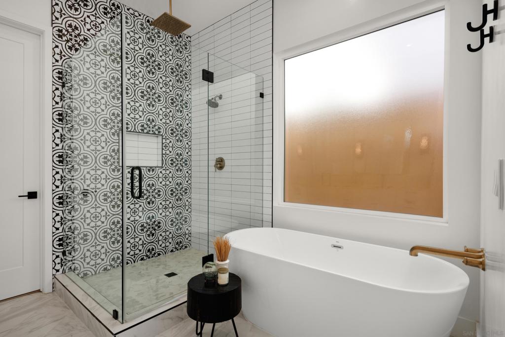 MLS #250027065SD img 16