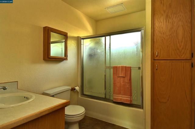 9687 Manzanita Way, Coulterville CA: https://media.crmls.org/mediaz/c2ed9e8b-7214-47e6-a42a-a8b92d088b6f.jpg
