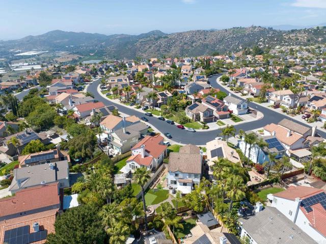 2490 Bear Rock Gln, Escondido CA: https://media.crmls.org/mediaz/c2edc86a-de92-4767-9868-5084b66526a6.jpg