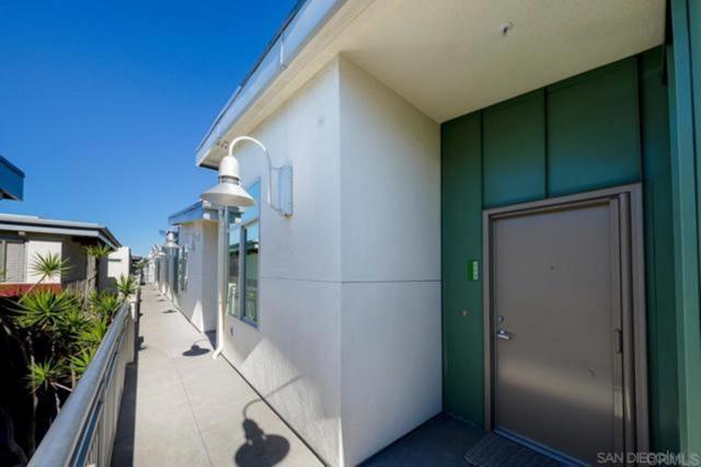 687 S Coast Highway, Encinitas CA: https://media.crmls.org/mediaz/c2ee3db2-55f1-4209-8794-2d1a00fe4688.jpg