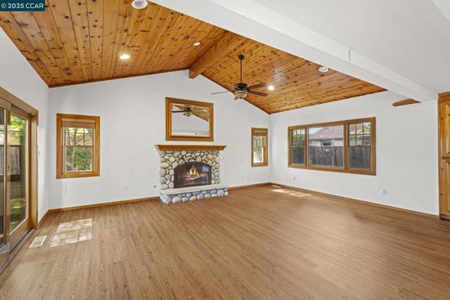 3505 Euclid Ave, Concord CA: https://media.crmls.org/mediaz/c2ee9b6e-d08c-4363-b870-047cb02a7a01.jpg