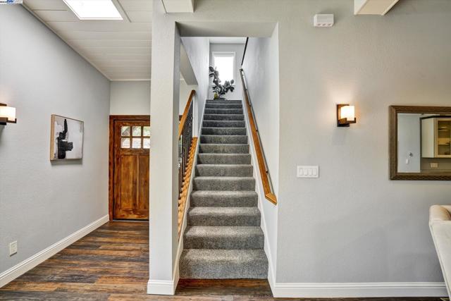 588 E Angela St, Pleasanton CA: https://media.crmls.org/mediaz/c2ef0c52-6db6-4ca3-8296-09c9e64b6ea8.jpg