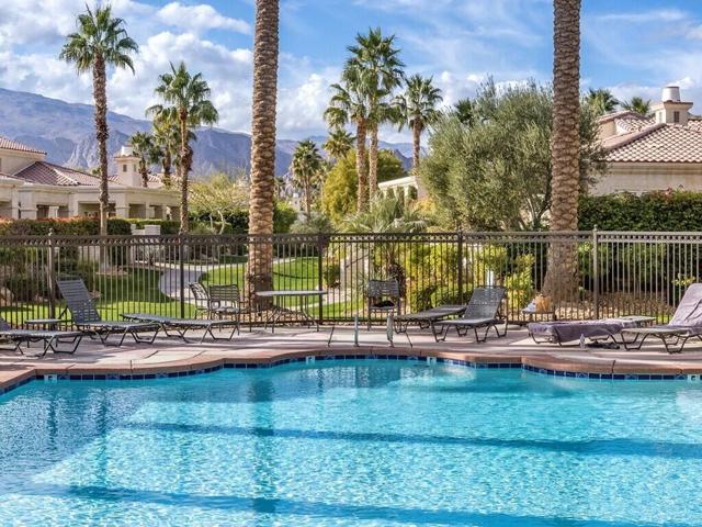 80872 Calle Azul, La Quinta CA: https://media.crmls.org/mediaz/c2ef2673-0bf3-4b34-9f7c-441a16b57f3e.jpg