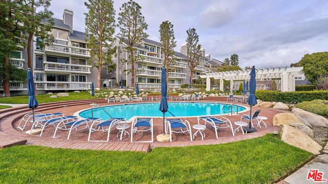 13078 Mindanao Way, Marina del Rey CA: https://media.crmls.org/mediaz/c2ef796f-82b3-4464-bf12-71c9f7852112.jpg