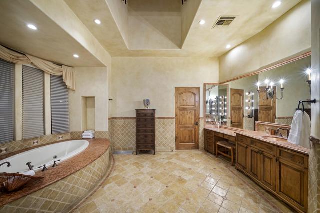 49518 Hidden Valley N Trail, Indian Wells CA: https://media.crmls.org/mediaz/c2ef9b45-d3ab-469c-b614-055e55ee64c2.jpg