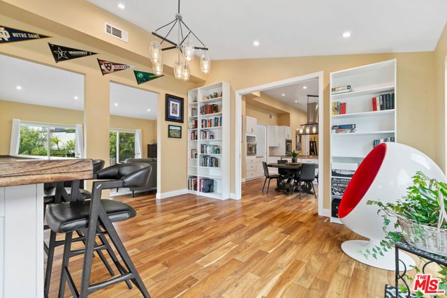 436 Levering Avenue, Los Angeles CA: https://media.crmls.org/mediaz/c2efbac8-c9a1-4bbd-9998-fea1fc0a6d8b.jpg