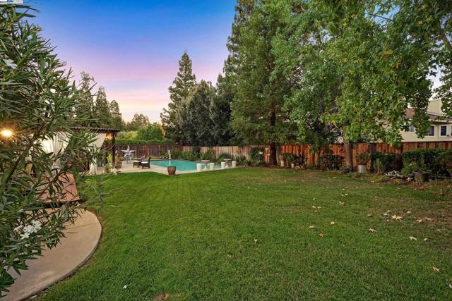 Image 50 of 59 For 7828 Foothill Knolls Dr