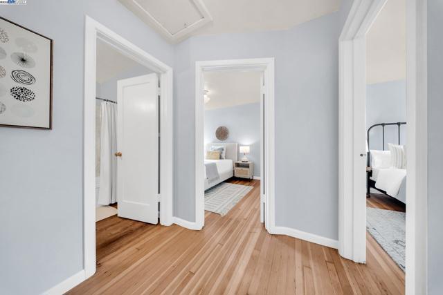 1811 3rd St, Alameda CA: https://media.crmls.org/mediaz/c2eff0be-4004-4552-b669-51d636e783d1.jpg