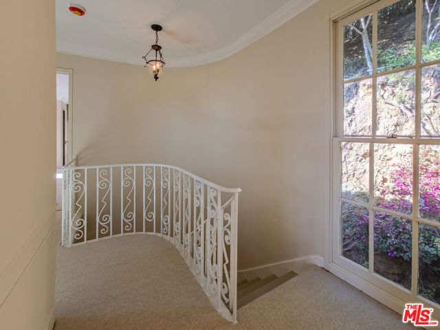 8967 St Ives Drive, Los Angeles CA: https://media.crmls.org/mediaz/c2f02876-fb60-444c-92bb-1c96b01ae021.jpg