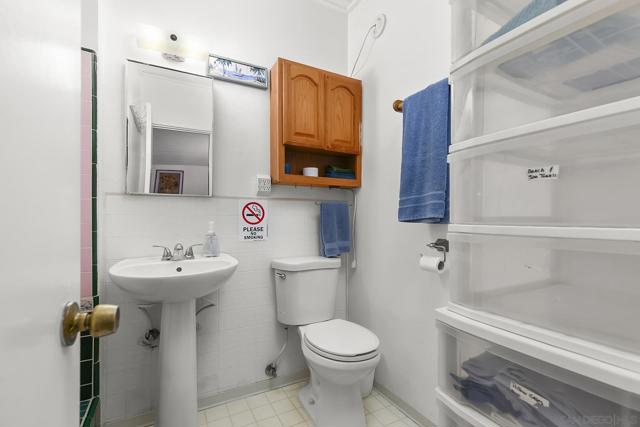 5038 40 W Point Loma Blvd, San Diego CA: https://media.crmls.org/mediaz/c2f03b75-b992-4842-b56d-aa79c25bff31.jpg