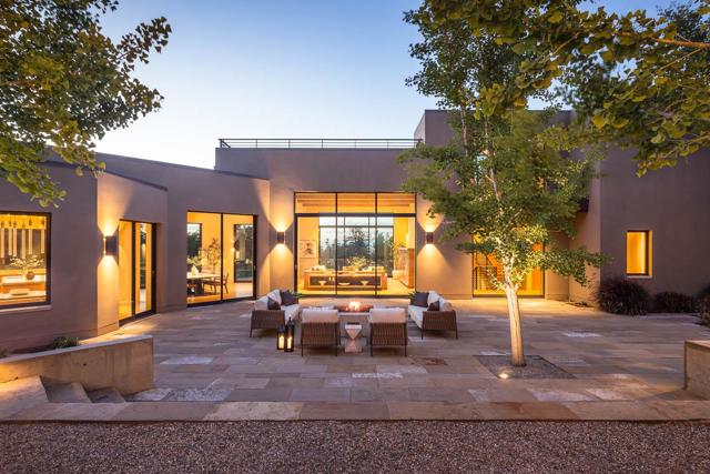 130 New Place Road, Hillsborough CA: https://media.crmls.org/mediaz/c2f0ae24-2ecb-4a31-827a-9b2a2a438b8c.jpg