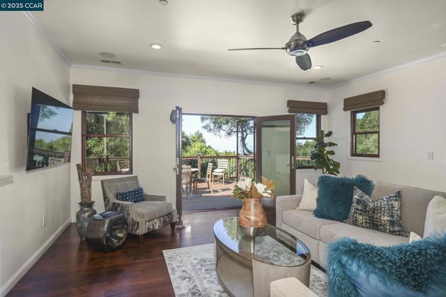 3981 Amyx Ct, Hayward CA: https://media.crmls.org/mediaz/c2f0badf-537a-46c4-9dac-14258a86989d.jpg
