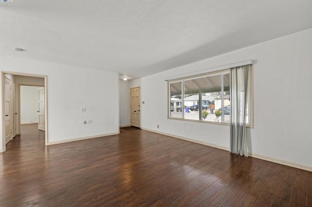 1250 147th Ave, San Leandro CA: https://media.crmls.org/mediaz/c2f168e9-9207-4dff-ac70-ad2e3beaa20c.jpg