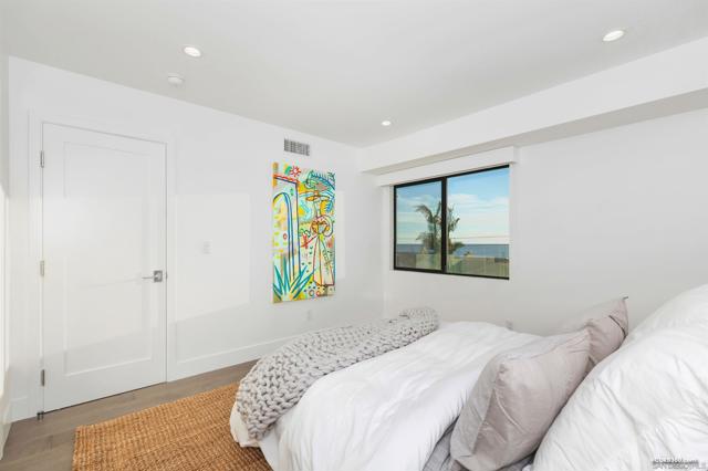 5527 Calumet Ave, La Jolla CA: https://media.crmls.org/mediaz/c2f18395-7413-4233-a380-4bc929b8ccae.jpg