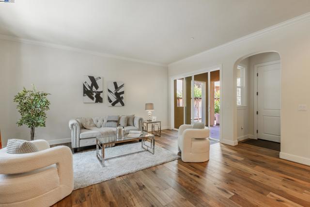 3422 Cinnamon Ridge Rd, San Ramon CA: https://media.crmls.org/mediaz/c2f1a794-cae4-4dbe-903b-850c57cdad65.jpg