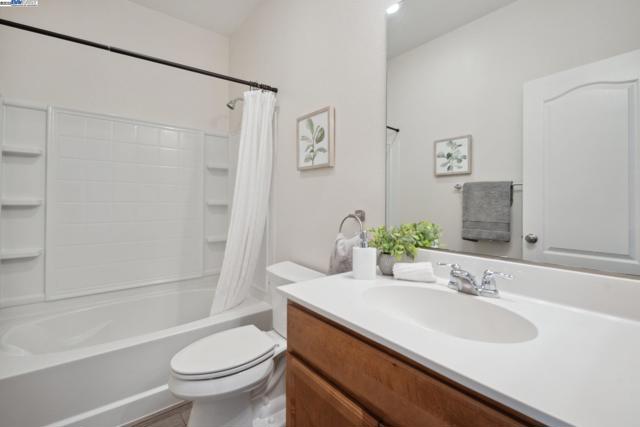 1109 Marsala Cir, Salinas CA: https://media.crmls.org/mediaz/c2f1bd36-1e6c-499f-b5cb-d34a6099bb9f.jpg