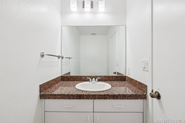 7270 Rondel CT, San Diego CA: https://media.crmls.org/mediaz/c2f1f2df-a267-481f-8d3e-cb3e368fb50f.jpg