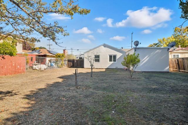 957 Oakwood Avenue, Vallejo CA: https://media.crmls.org/mediaz/c2f20c23-e449-489b-92b6-2ed5087a4af8.jpg