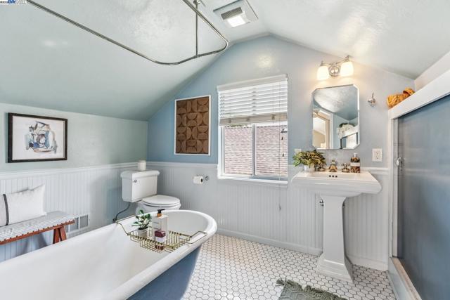 1438 6Th St, Alameda, California 94501, 3 Bedrooms Bedrooms, ,2 BathroomsBathrooms,Single Family Residence,For Sale,6Th St,41109666