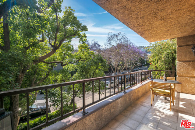 1124 N Kings Road, West Hollywood CA: https://media.crmls.org/mediaz/c2f29a33-6509-4641-ac8c-ff31ffabe71f.jpg